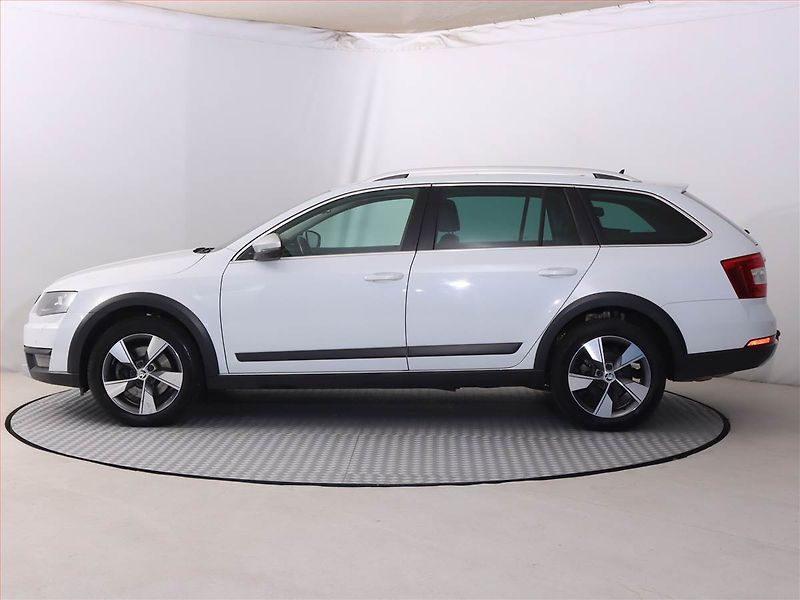 Škoda Octavia (2015) Scout 2.0 TDI, 4X4, Automat - fotka 3 z 19