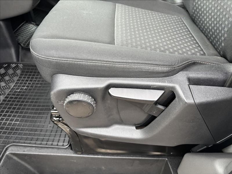 Ford Transit 2,0 EcoBlue 96kW L3 - fotka 21 z 40