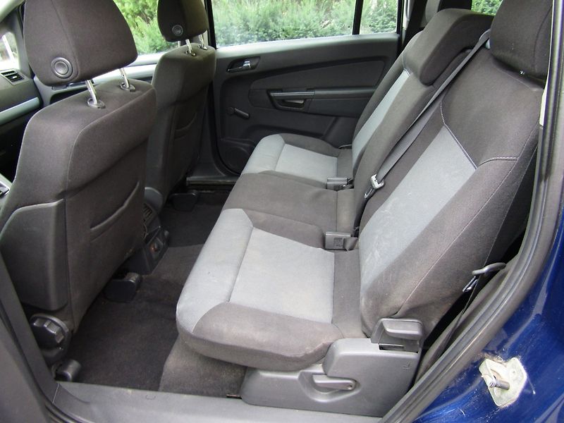 Opel Zafira (2005) 1.6 16V  7 MÍST - fotka 21 z 35