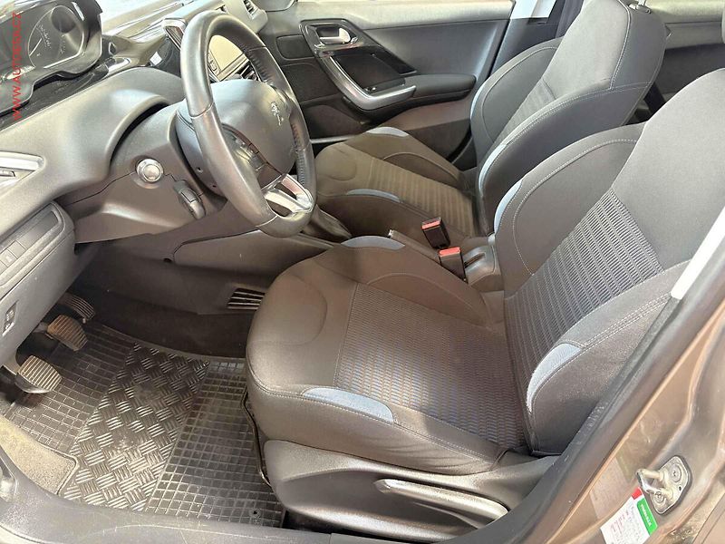 Peugeot 208 (2012) 1.4i, ČR, servis.kniha - fotka 9 z 14