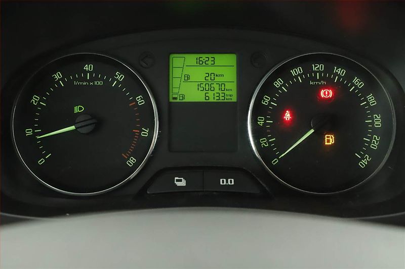 Škoda Fabia (2010) Ambiente 1.2 TSI, ČR,1.maj - fotka 10 z 14