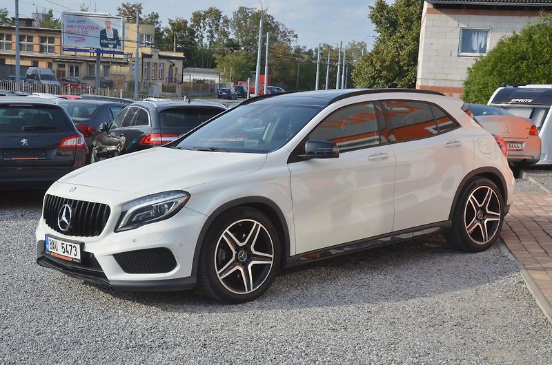 Mercedes-Benz GLA (2016) 220d 130kW 4Matic AMG LINE /ČR - fotka 3 z 38