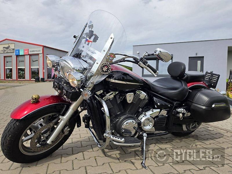 Yamaha XVS 1300 A Midnight Star (2013) - fotka 11 z 14