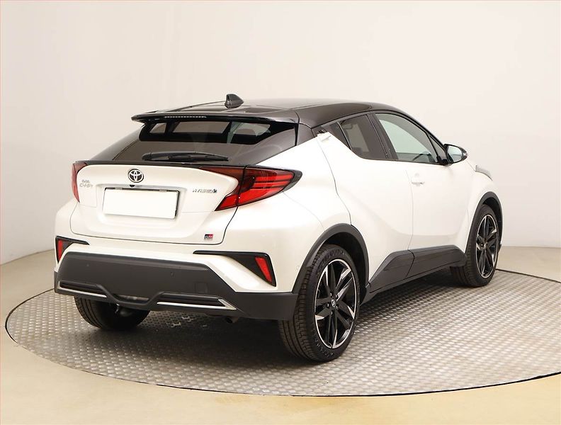 Toyota C-HR (2022) GR Sport 2.0 Hybrid - fotka 5 z 26