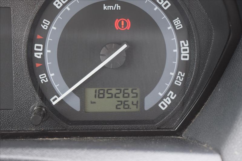 Škoda Fabia 1,4 i 74KW TAŽNÉ KLIMA PO STK - fotka 38 z 46
