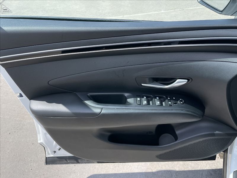 Hyundai Tucson 1,6 T-GDI Comfort PDC+AutoAC - fotka 13 z 22