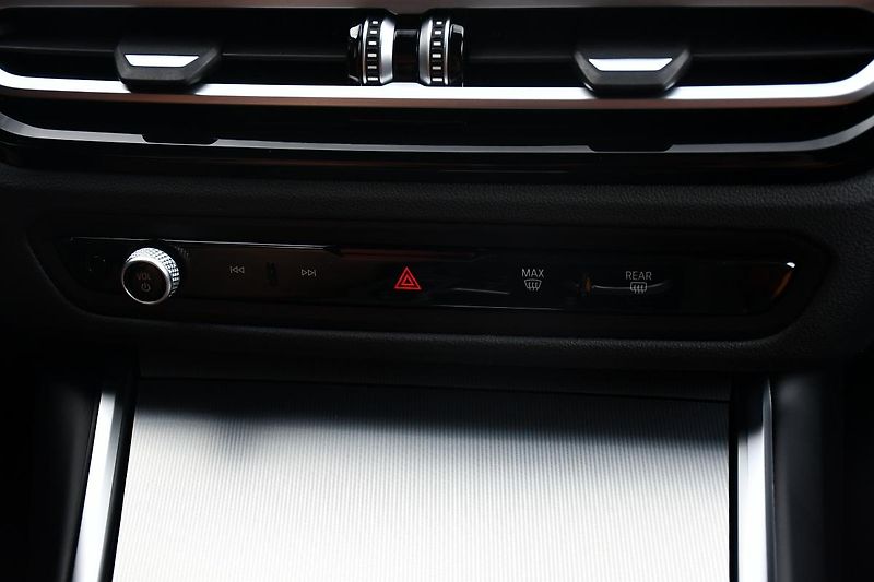 BMW Řada 3 320d xDrive M-SPORT   - fotka 39 z 64