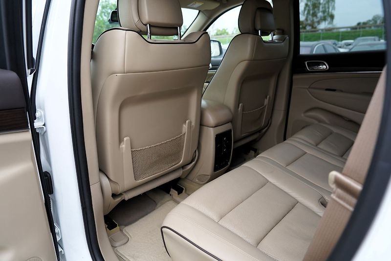 Jeep Grand Cherokee 3.0 CRD/Overland/Facelift/250 - fotka 36 z 46