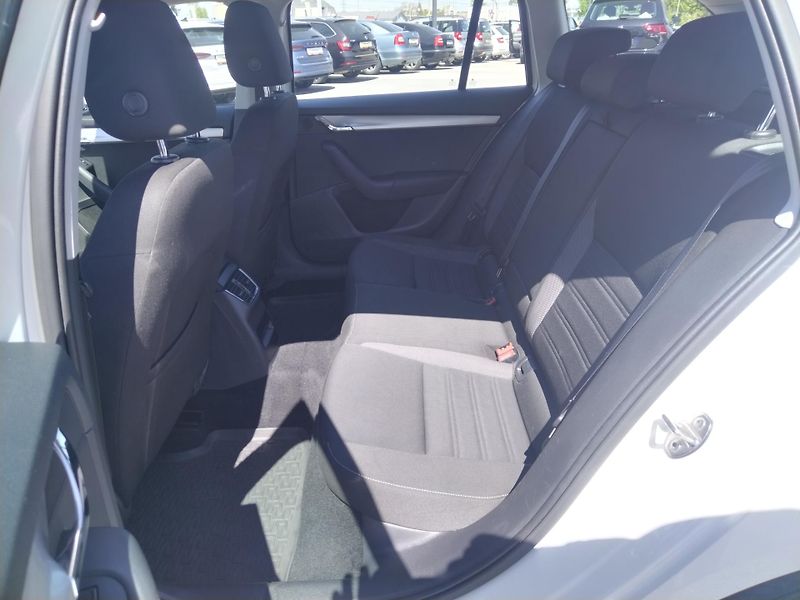 Škoda Octavia Combi 1.6 TDi Ambition - fotka 12 z 26