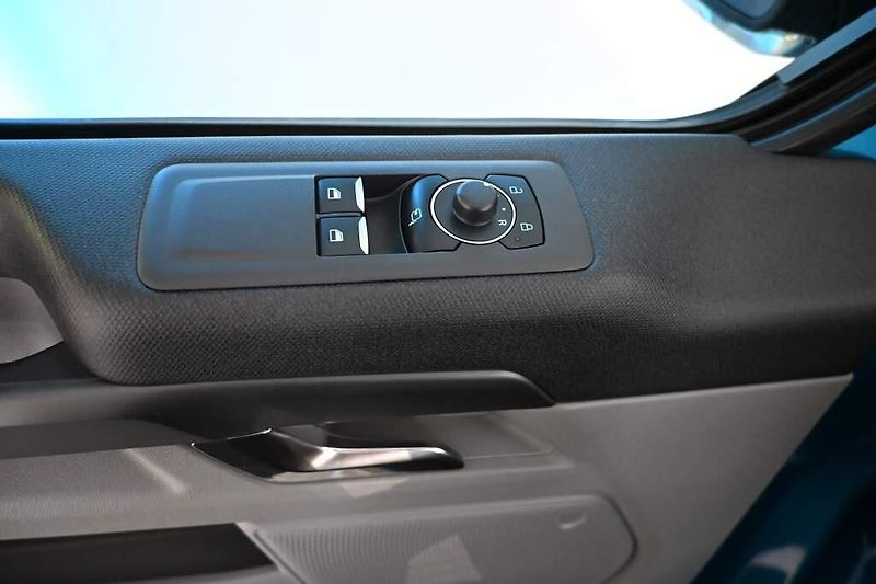 Ford Tourneo Custom (2025) 2.0 320 L1H1 8 Míst LED Kamera - fotka 15 z 38
