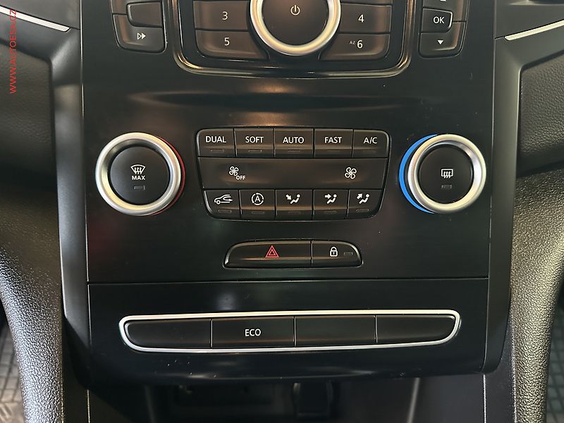 Renault Mégane (2018) 1.6 i, ČR, AC, tempo, park - fotka 16 z 22