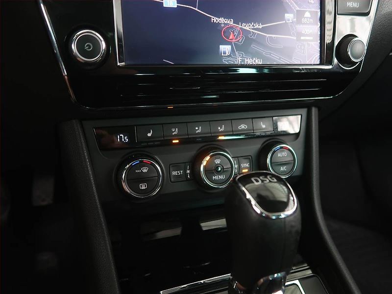 Škoda Superb (2016) Style 1.4 TSI, Automat, Navi - fotka 16 z 20