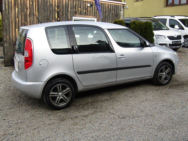Škoda Roomster (2011) 1.6 TDI 66kW - fotka 10 z 36