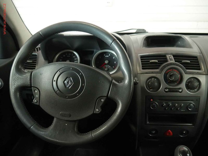 Renault Mégane (2003) 1.6i, ČR, AC, temp - fotka 11 z 15