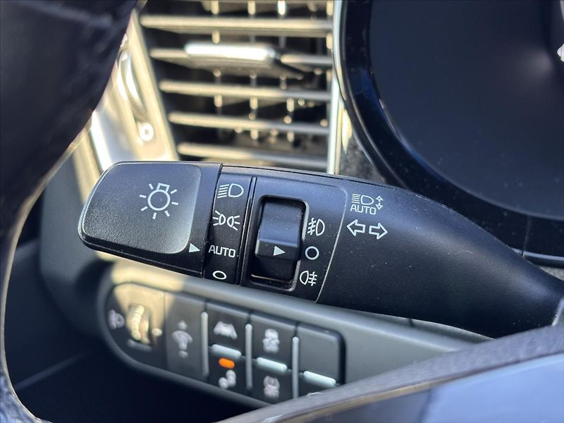 Kia Ceed 1,5 TGDi AT TOP ZÁRUKA TAŽNÉ - fotka 37 z 51