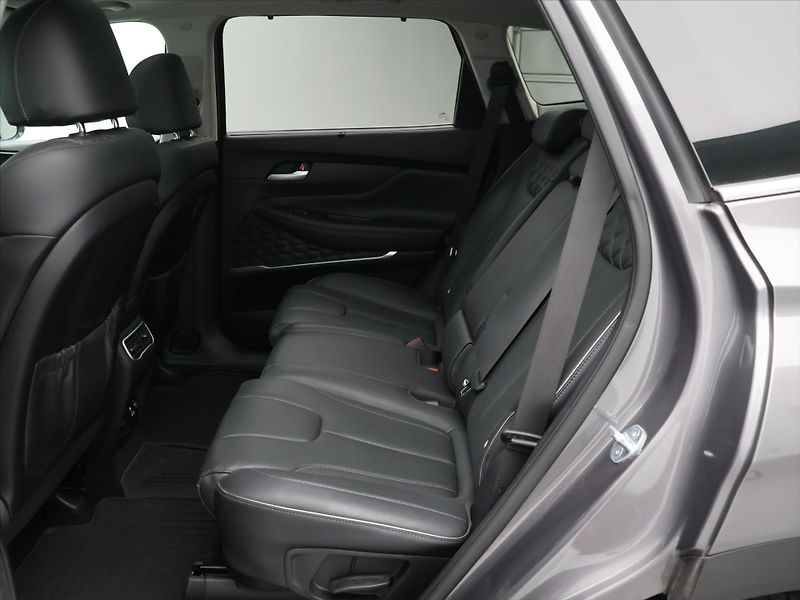Hyundai Santa Fe 2,2 CRDI 142kW Style 4x4CZ DPH - fotka 15 z 36