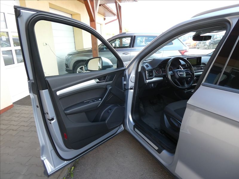 Audi Q5 2,0 TDi 120kW quattro,po servi - fotka 21 z 46