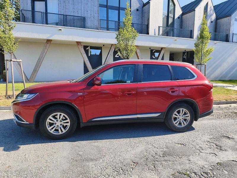 Mitsubishi Outlander (2015) - fotka 26 z 38