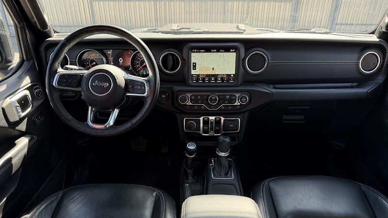 Jeep Wrangler 2.2CRDi*147kW*SAHARA*LIMITED* - fotka 9 z 17