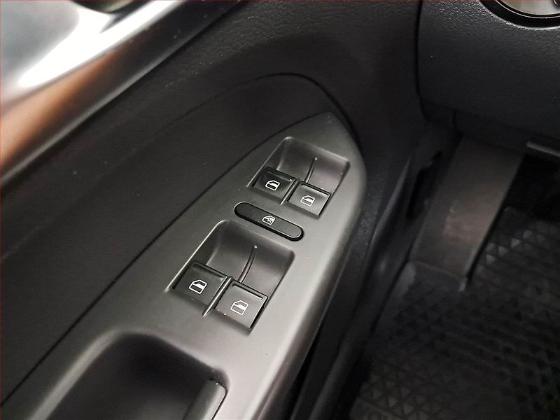 Volkswagen Touran (2006) 2.0 TDI, 7 míst, po STK, Tažné - fotka 14 z 15