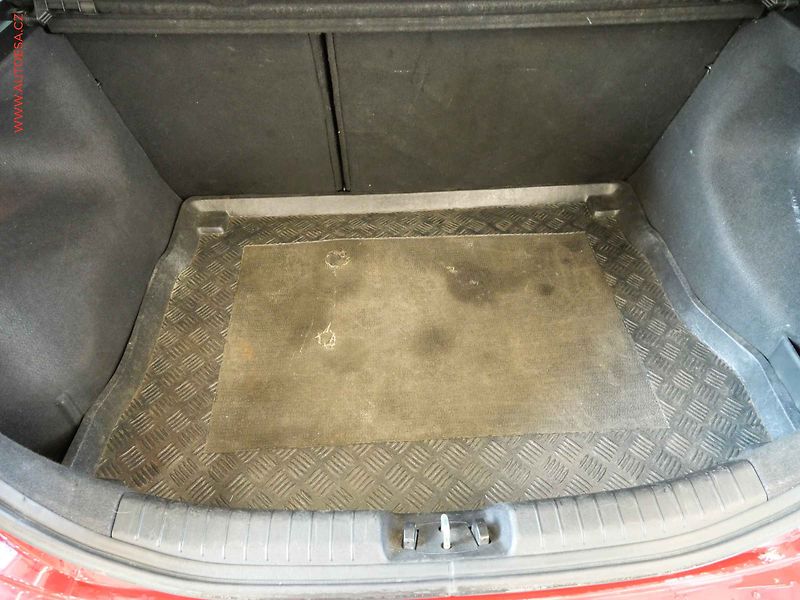 Kia Ceed (2009) 1.4i, ČR, AC - fotka 7 z 19