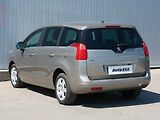 Peugeot 5008 (2015) 1.6 BlueHDi, ČR, Allure, navi - náhled 6