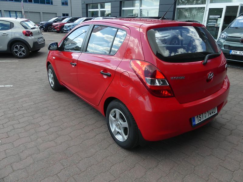 Hyundai i20 (2009) 1,2 i - fotka 7 z 18