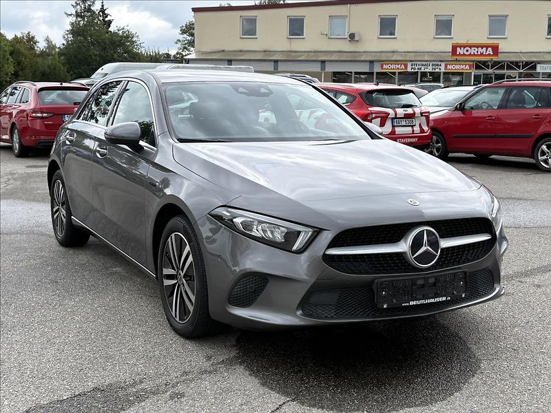 Mercedes-Benz Třídy A 1,3 250e Full Led,Navi,Výhřev - fotka 42 z 43