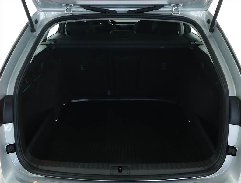 Škoda Octavia (2022) Ambition 2.0 TDI, ČR,1.maj - fotka 13 z 15