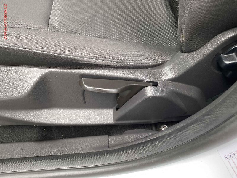 Ford Focus (2018) 2.0TDCi, AC, navi, prak.asist - fotka 14 z 20