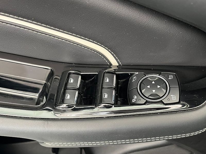 Ford S-MAX 2,5 FHEV Vignale 140KW  7 míst - fotka 25 z 57