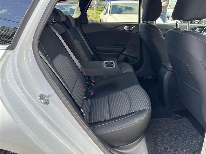 Kia Ceed 1,5 TGDi TOP ZÁRUKA KAMERA - fotka 14 z 40