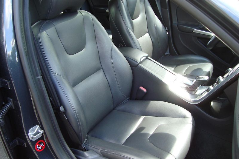 Volvo V60 (2013) PLUG-IN-HYBRID,2.4D6,AWD,158kW - fotka 54 z 78