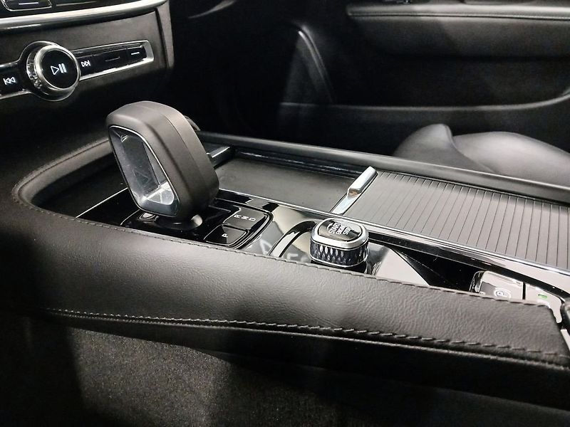 Volvo V90 CC B4 AWD Plus NezTo Taž Paměť - fotka 14 z 15