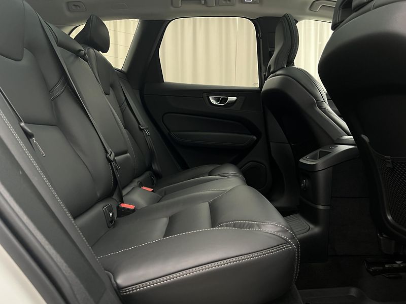 Volvo XC60 T6 AWD DARK PLUS CZ 1. maj. - fotka 23 z 49