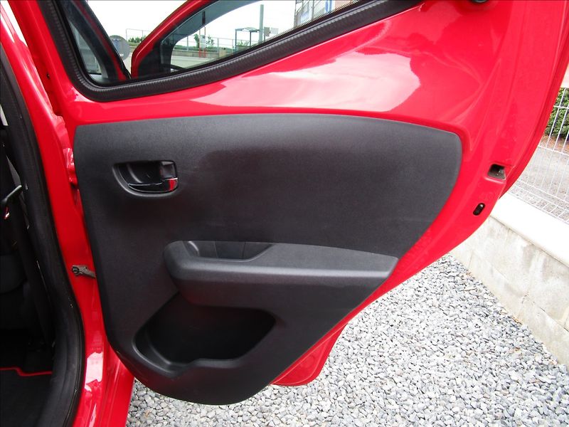 Toyota Aygo 1.0VVT-i, aut. KLIMA - fotka 24 z 37