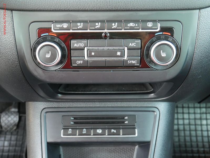 Volkswagen Tiguan (2014) 2.0 TDi 4x4, 1.maj, Navi - fotka 17 z 21