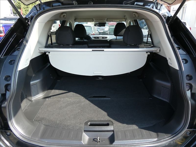 Nissan X-Trail 2,0 dCi 130kW 4x4 DPH, ČR - fotka 18 z 41