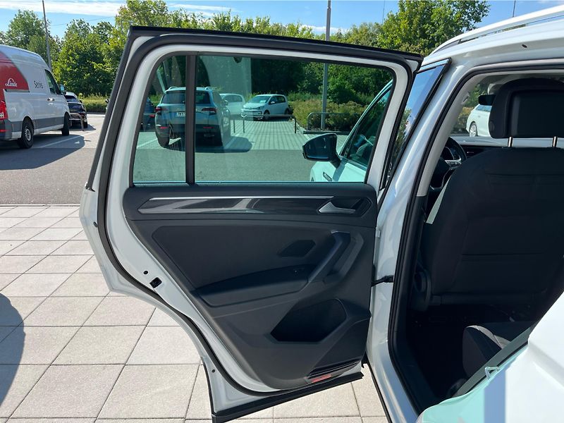 Volkswagen Tiguan 2.0TDI 110kW DSG Business Prem - fotka 22 z 30