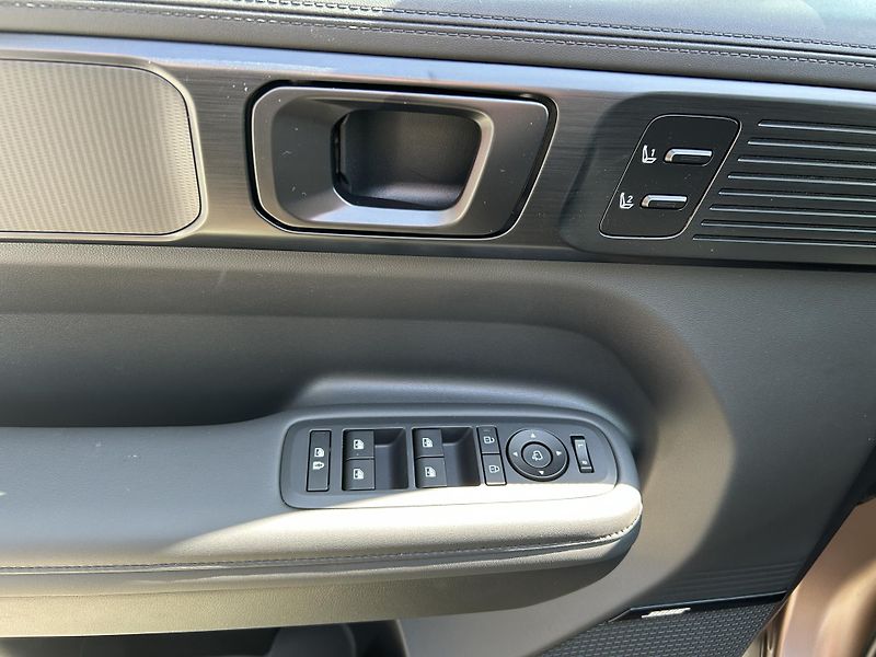Hyundai Santa Fe 26 7S 1,6 TGDI HEV CALLIGRAPHY - fotka 26 z 44