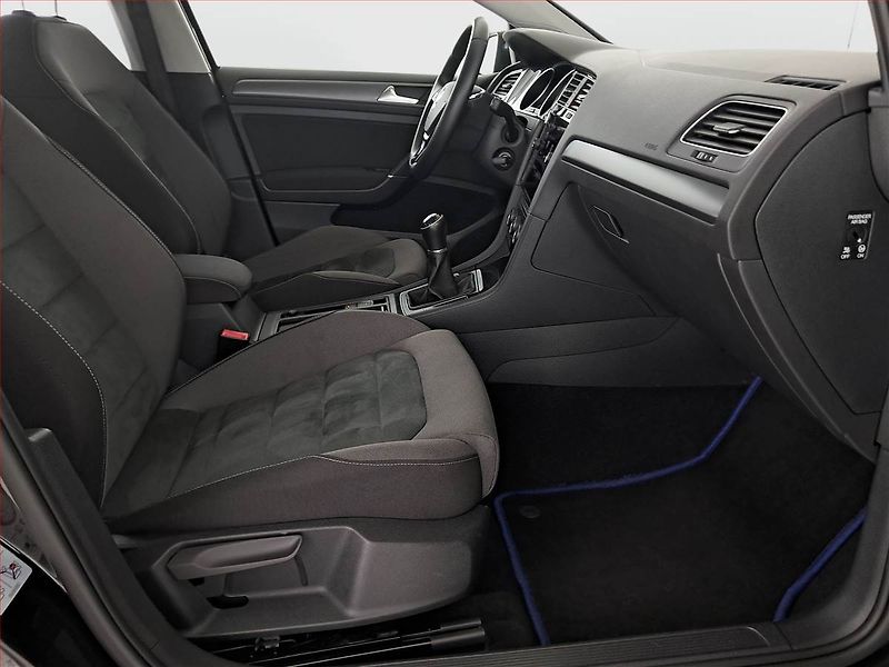 Volkswagen Golf (2019) Marathon Edition 1.5 TSI - fotka 9 z 17