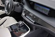 Lexus LS 500.