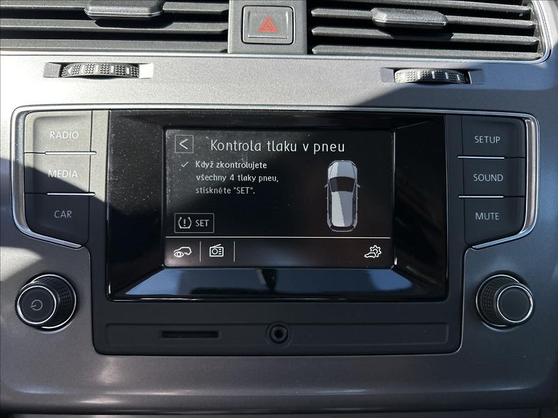 Volkswagen Golf 1,2 TSi  P+Z Senzory,Klimatiza - fotka 21 z 43
