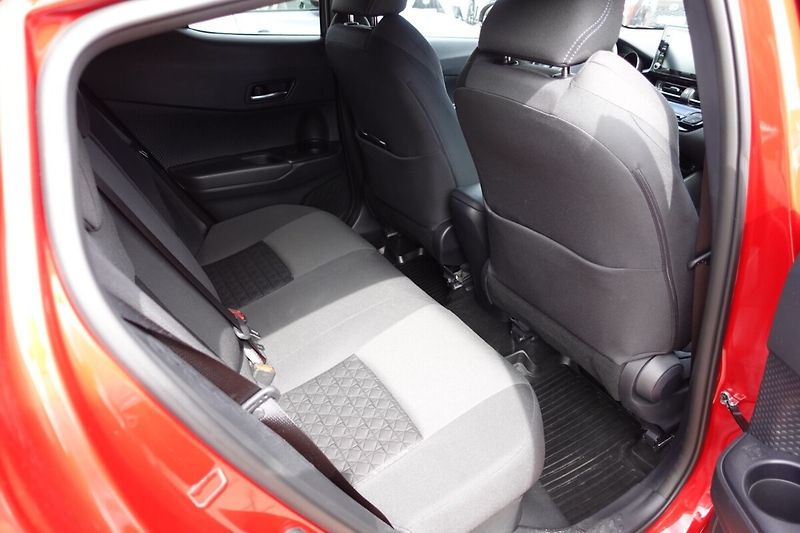 Toyota C-HR 1.8HSD - 1 CVT Style - fotka 13 z 32