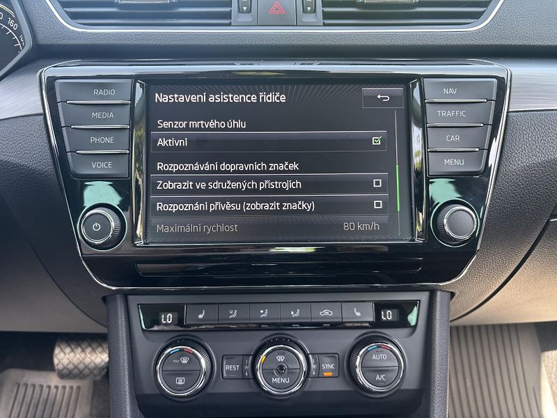 Škoda Superb (2016) 2.0 TSI 162kw Style REZERVACE - fotka 25 z 31