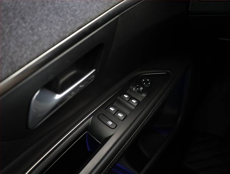 Peugeot 5008 (2018) 2.0 BlueHDi, Kůže, Navi - fotka 17 z 20