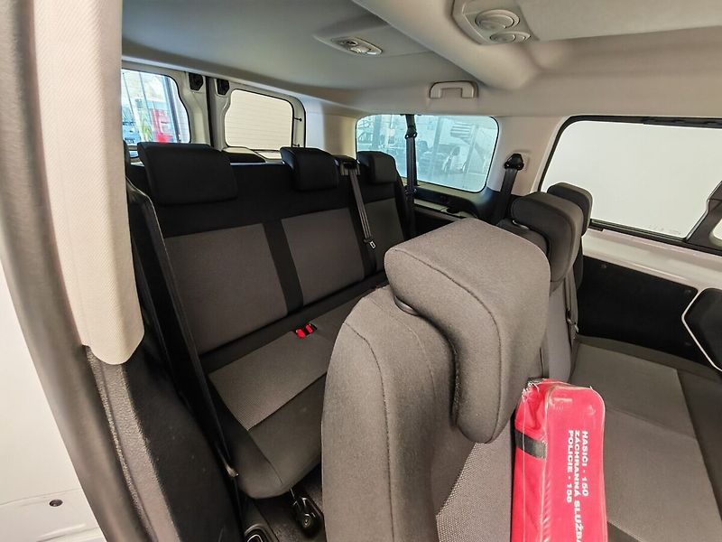 Toyota ProAce Verso 2,0D L2 6MT Combi 8S - fotka 15 z 32