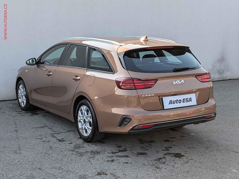 Kia Ceed (2022) 1.5T-GDi, 1.maj,ČR, AC - fotka 6 z 14