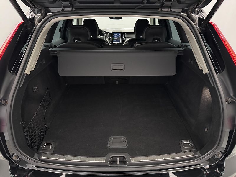 Volvo XC60 B5 AWD CORE CZ AUT 1.MAJ - fotka 5 z 42