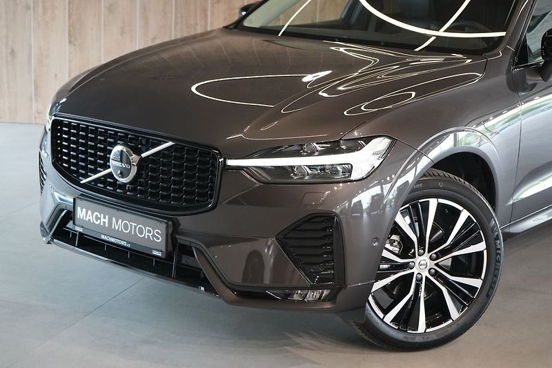 Volvo XC60 B5 AWD Plus Dark, Ventilace - fotka 11 z 46